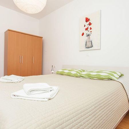 Kuvi Apartments Ровинь Экстерьер фото
