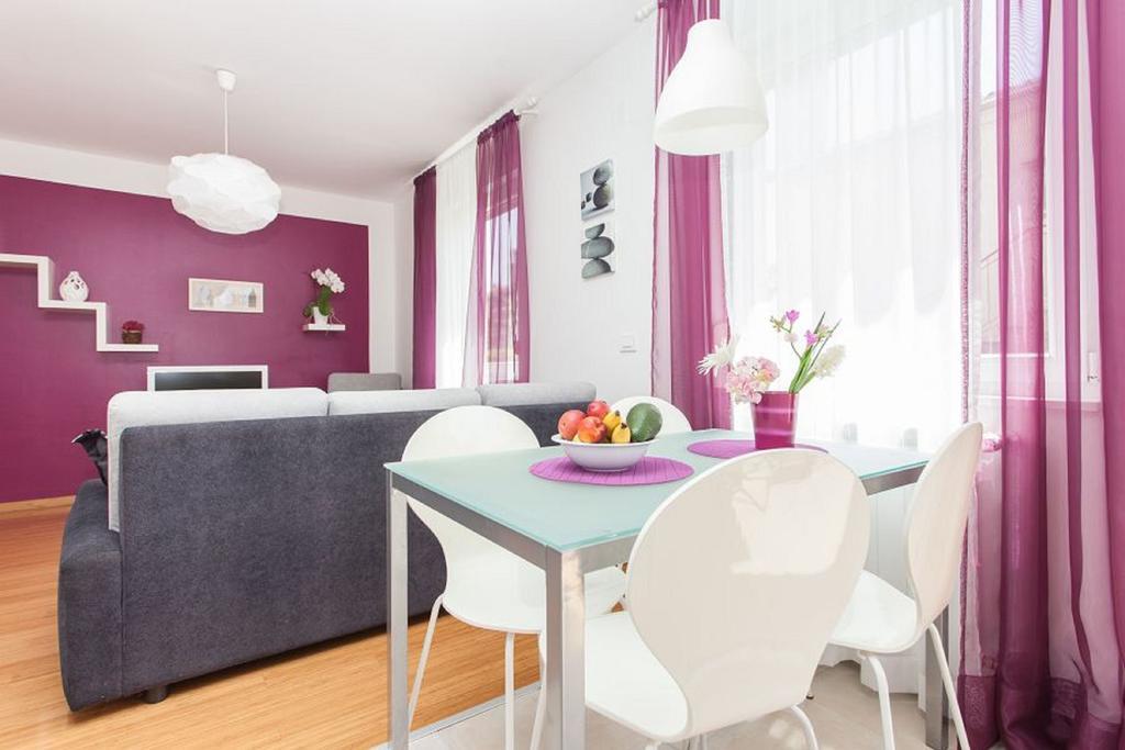 Kuvi Apartments Ровинь Номер фото