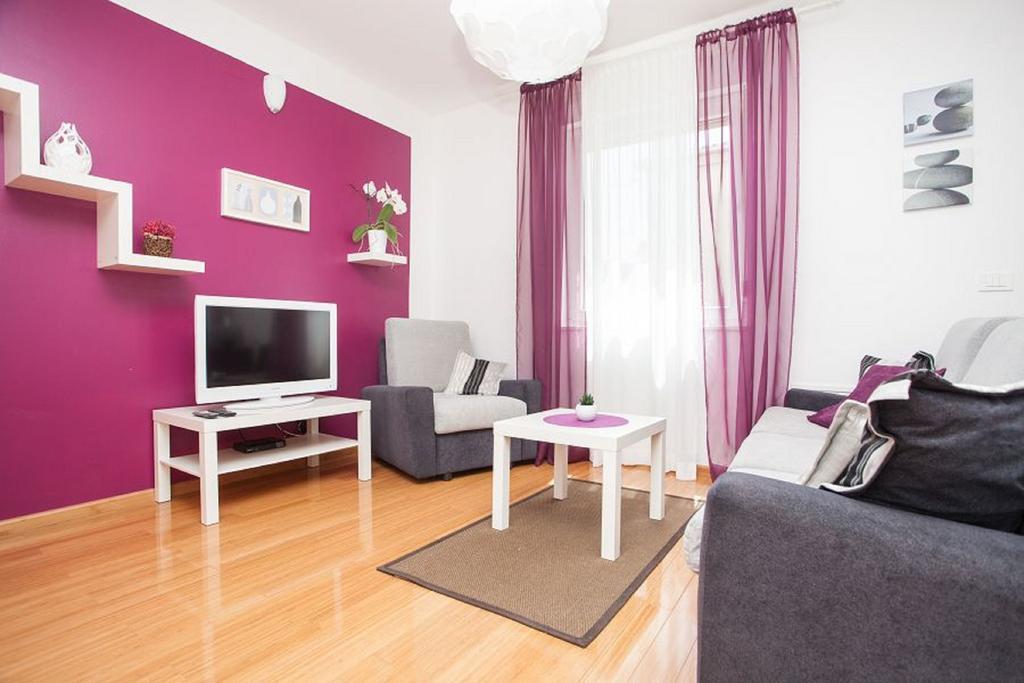 Kuvi Apartments Ровинь Номер фото