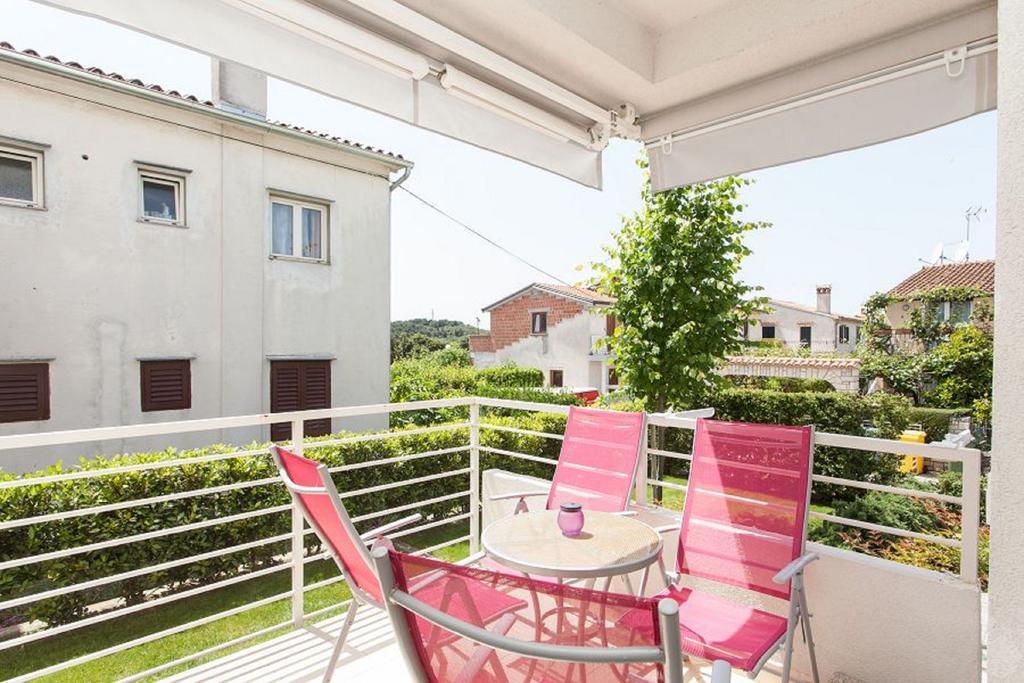 Kuvi Apartments Ровинь Номер фото