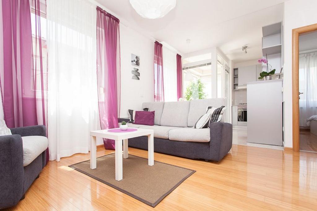 Kuvi Apartments Ровинь Номер фото