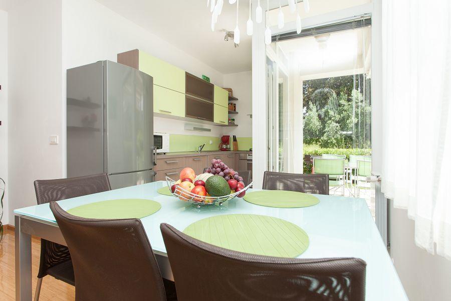 Kuvi Apartments Ровинь Экстерьер фото